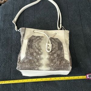 Just Fab cream and faux snakeskin shoulder bag